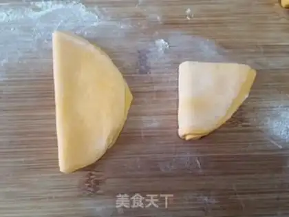 Make Pumpkin Lotus roll step 5