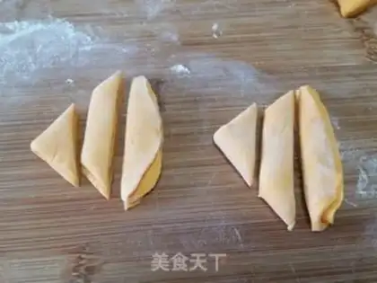 Make Pumpkin Lotus roll step 6