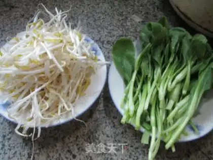Make Chicken caterpillar and green bean sprouts step 0