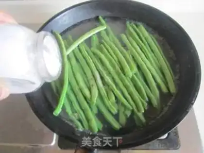 Make Four seasons of bean-scrambling step 1