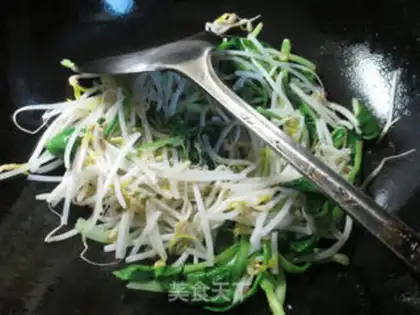 Make Chicken caterpillar and green bean sprouts step 2