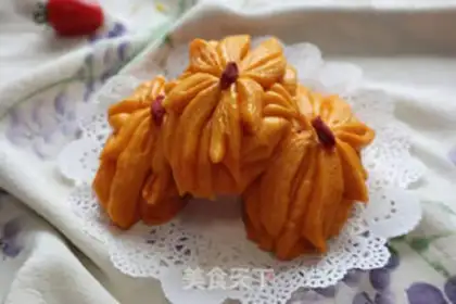 Make Pumpkin Lotus roll step 13