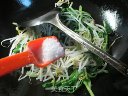 Make Chicken caterpillar and green bean sprouts step 4