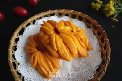 Make Pumpkin Lotus roll step 15