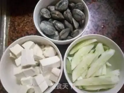 Make Toad tofu cucumber soup step 0