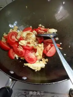 Make Scrambled eggs for quick tomatoes step 2