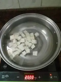 Make Toad tofu cucumber soup step 1