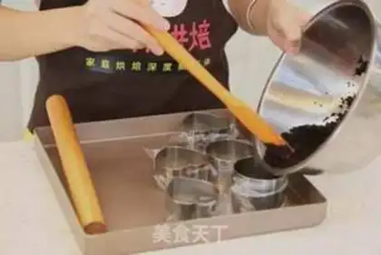 Make Flamingo mousse cake step 3