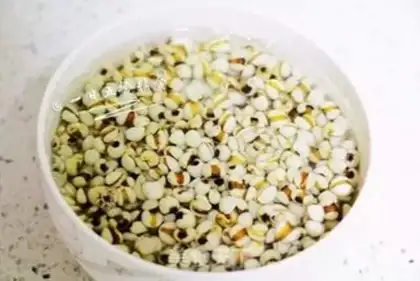 Make Green bean lily rice soup step 0