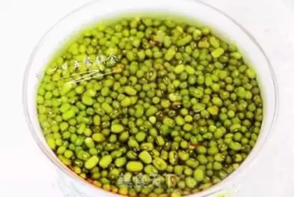 Make Green bean lily rice soup step 1