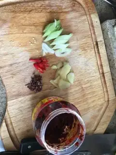 Make The chicken blade cut the noodles step 1
