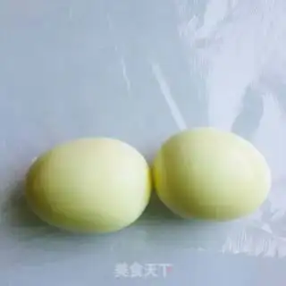 Make A petal egg step 1