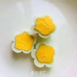 Make A petal egg step 7