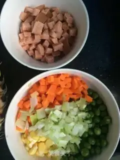 Make Pineapple rice step 1