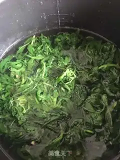 Make Tomato gravy meatball spinach noodles step 3