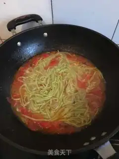 Make Tomato gravy meatball spinach noodles step 23