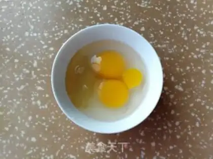 Make Scrambled eggs step 1