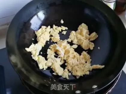 Make Scrambled eggs step 2