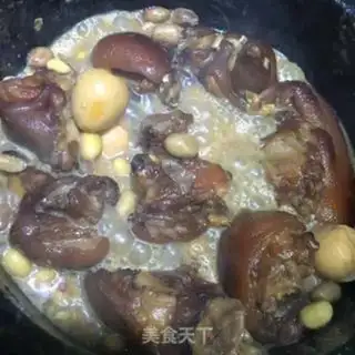 Make Milky beans, pig hoof step 7