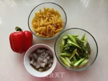 Make Shrimp platinum fried pasta step 0