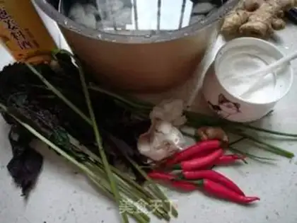 Make Spicy manicure step 1