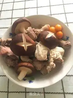 Make Old chicken soup step 0