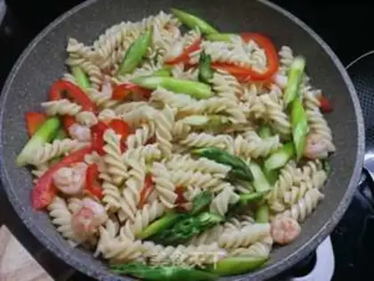 Make Shrimp platinum fried pasta step 10