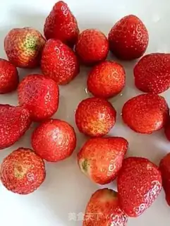 Make Strawberry sauce step 0