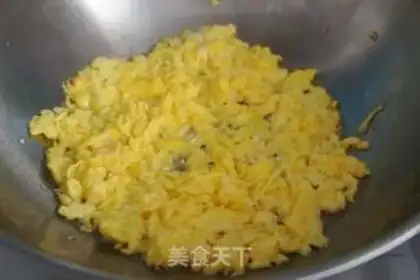 Make Hot noodles, duck eggs, fried dumplings step 1