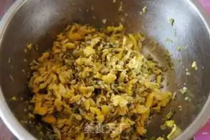 Make Hot noodles, duck eggs, fried dumplings step 3