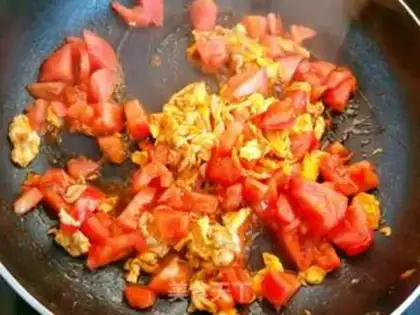 Make Tomato toasted eggs step 4