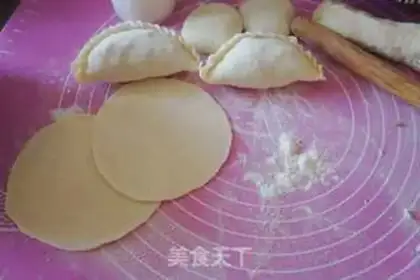 Make Hot noodles, duck eggs, fried dumplings step 4