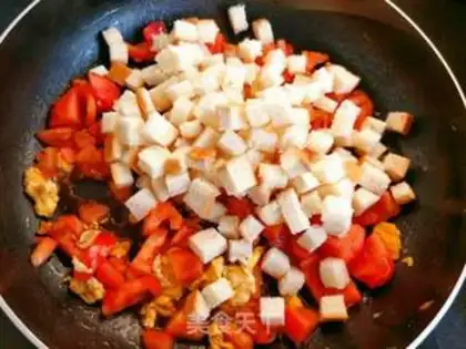 Make Tomato toasted eggs step 5