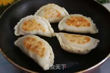 Make Hot noodles, duck eggs, fried dumplings step 5