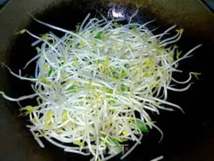Make Green bean sprouts step 4
