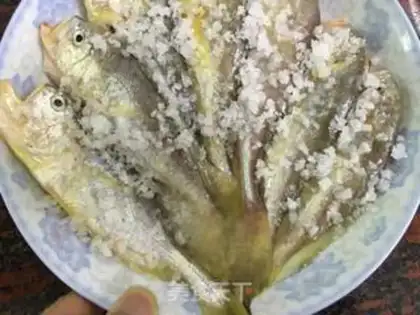 Make Little yellow fish step 2