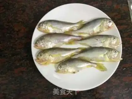 Make Little yellow fish step 3
