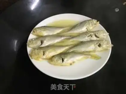 Make Little yellow fish step 5