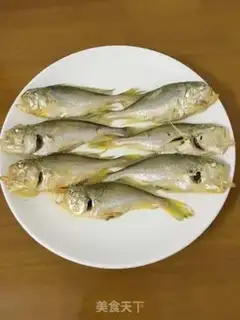 Make Little yellow fish step 6