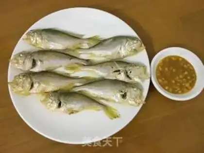 Make Little yellow fish step 7