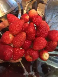 Make Strawberry soy milk step 0