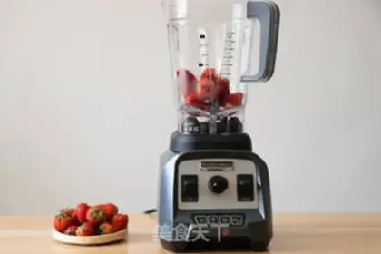 Make Strawberry appleade step 2