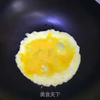 Make Scrambled eggs step 1