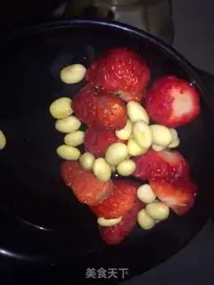 Make Strawberry soy milk step 3