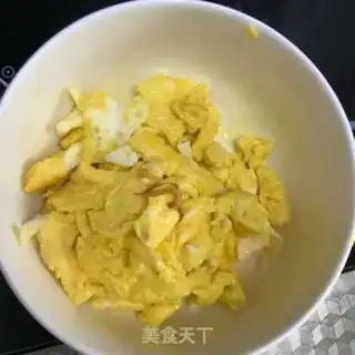 Make Scrambled eggs step 2