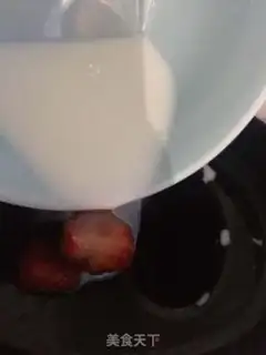 Make Strawberry soy milk step 4