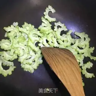 Make Scrambled eggs step 3