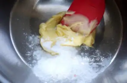 Make Milky crackers step 1