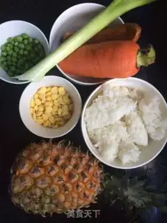 Make Pineapple rice step 0