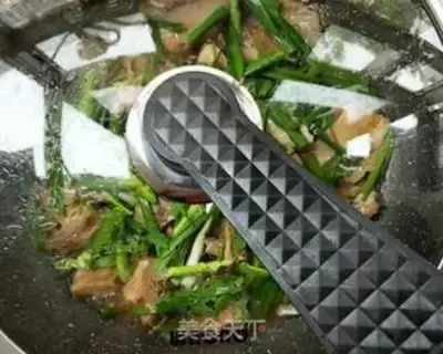 Make The flower sculptor and the peppers tore the chicken step 24